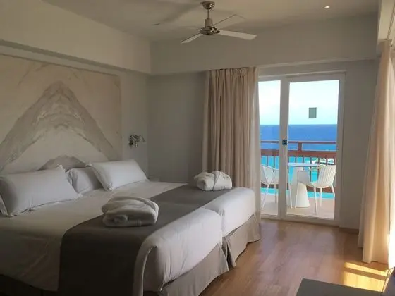 Tek Büyük Yataklı Oda, Kısmi Deniz Manzarası