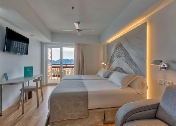 Tek Büyük Yataklı Oda, Kısmi Deniz Manzarası