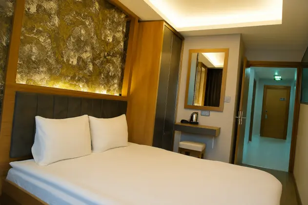 https://images.odamax.com/img/1024x768/odamax/image/upload/Calenberg_Hotel_202511061608022_4.png