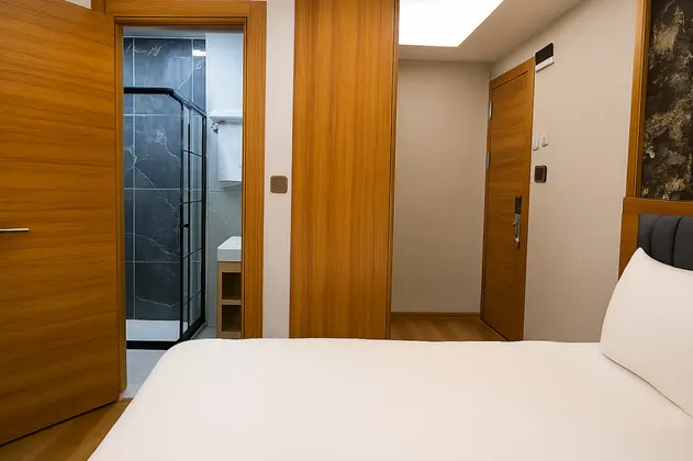 https://images.odamax.com/img/1024x768/odamax/image/upload/Calenberg_Hotel_202511061612504_5.png