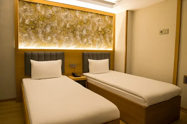https://images.odamax.com/img/1024x768/odamax/image/upload/Calenberg_Hotel_202511061615076_3.png