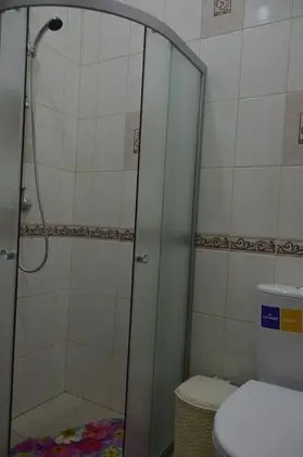 Economy Üç Kişilik Oda, Ortak Banyo
