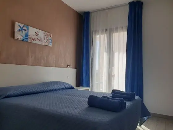 Tek Büyük veya İki Ayrı Yataklı Oda, Balkon (Viola)