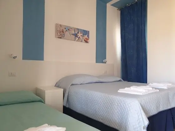 Tek Büyük veya İki Ayrı Yataklı Oda (Letizia)