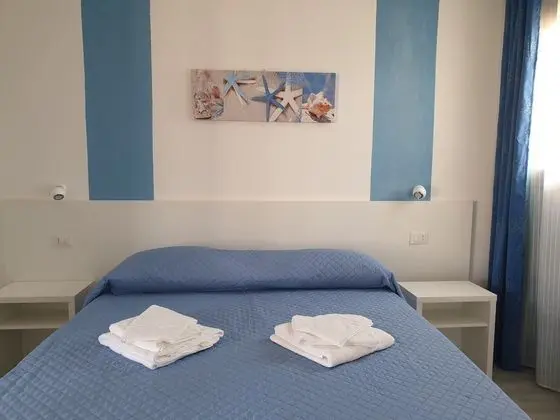 Tek Büyük veya İki Ayrı Yataklı Oda (Letizia)