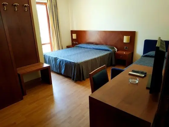 Üç Kişilik Oda