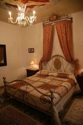 Üç Kişilik Oda