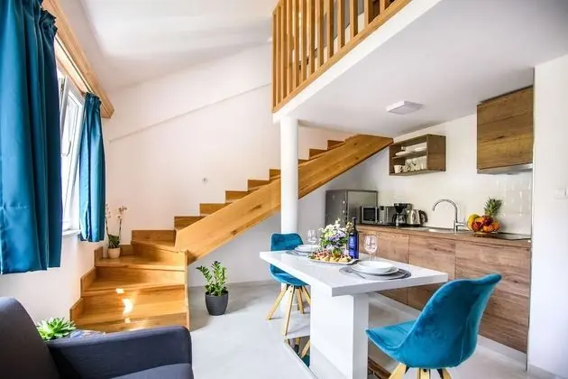 Deluxe Stüdyo Süit, Havuz Manzaralı