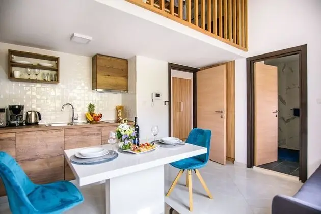 Deluxe Stüdyo Süit, Havuz Manzaralı