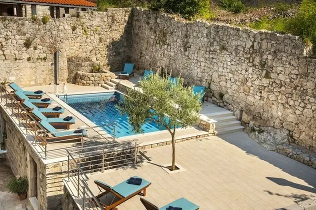 Deluxe Stüdyo Süit, Havuz Manzaralı
