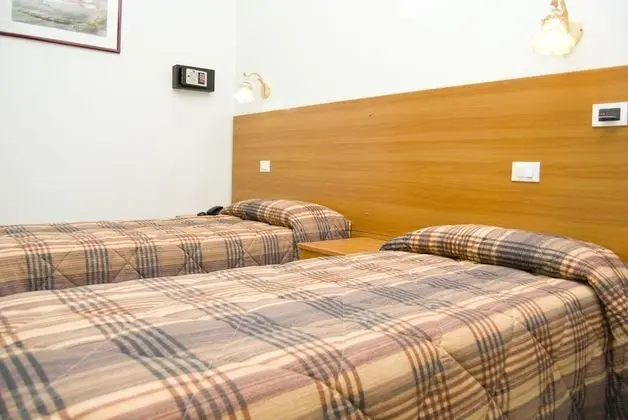 Tek Büyük Yataklı Oda, 2 Tek Kişilik Yatak