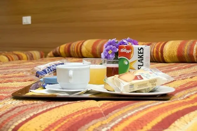 Tek Büyük Yataklı Oda, 2 Tek Kişilik Yatak