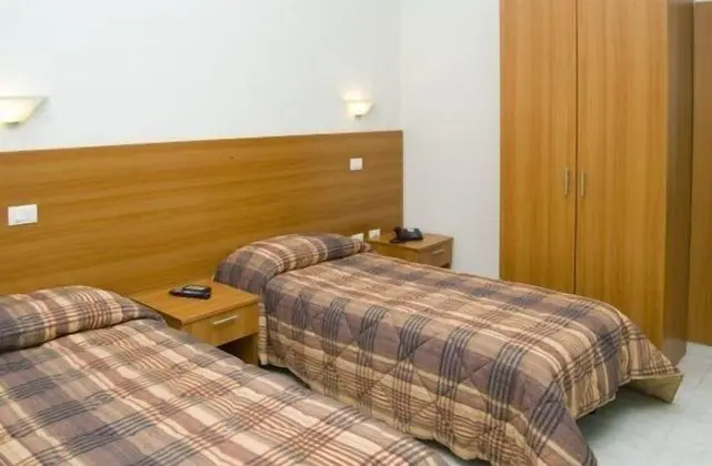 Tek Büyük Yataklı Oda, 2 Tek Kişilik Yatak