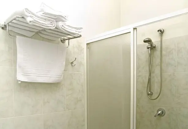 Tek Büyük Yataklı Oda, 2 Tek Kişilik Yatak