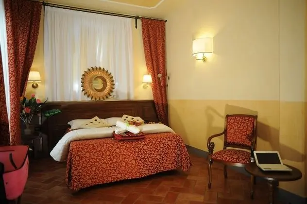 Büyük Yataklı Tek Kişilik Oda