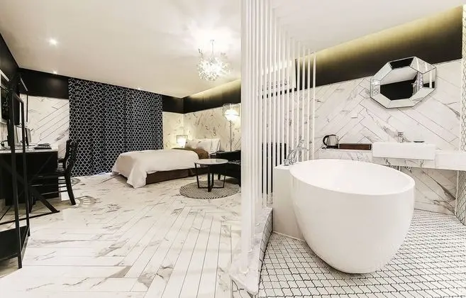 Deluxe Tek Büyük Yataklı Oda