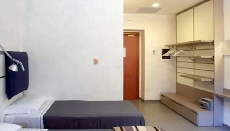 Üç Kişilik Oda