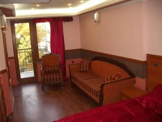 Standard Oda, 1 Çift Kişilik Yatak ve Çekyat