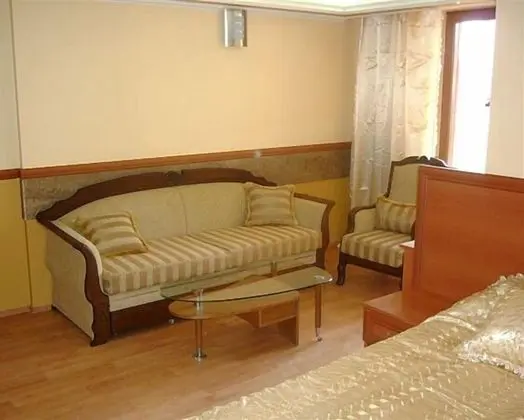 Standard Oda, 1 Çift Kişilik Yatak ve Çekyat