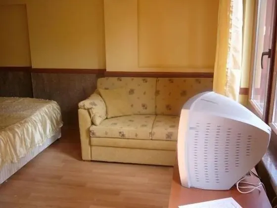 Standard Oda, 1 Çift Kişilik Yatak ve Çekyat