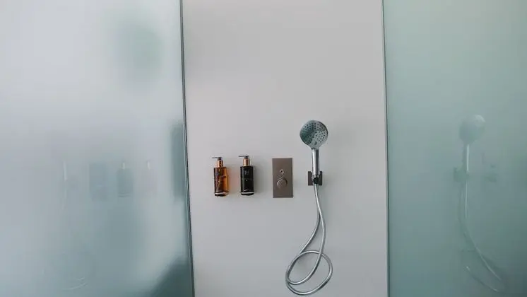 Tek Büyük Yataklı Oda, Havuz Manzaralı