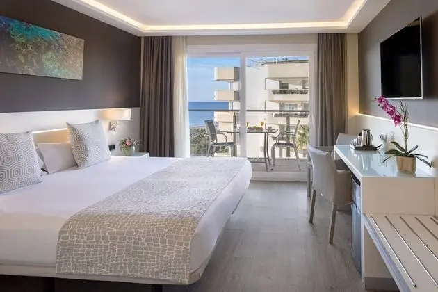 Executive Büyük Yataklı Tek Kişilik Oda, Teras, Kısmi Deniz Manzaralı