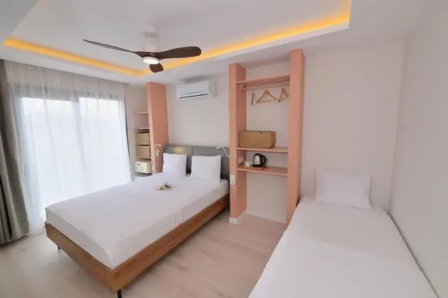 Comfort Üç Kişilik Oda, Deniz veya Kara Manzaralı, Balkonlu