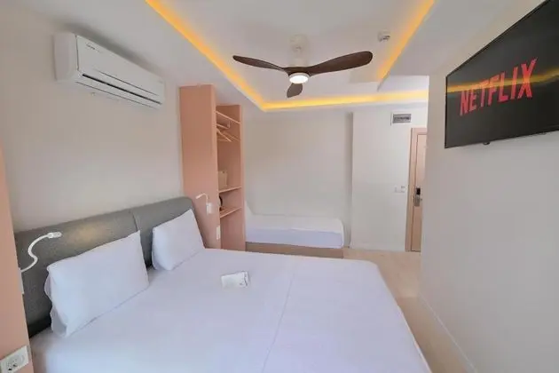 Comfort Üç Kişilik Oda, Deniz veya Kara Manzaralı, Balkonlu