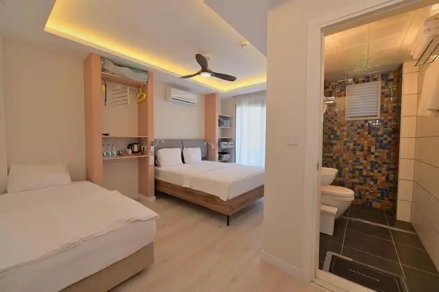 Comfort Üç Kişilik Oda, Deniz veya Kara Manzaralı, Balkonlu