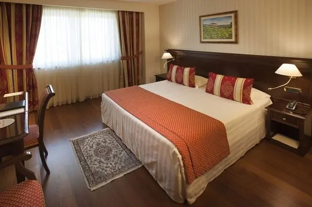 Classic Tek Büyük Yataklı Oda