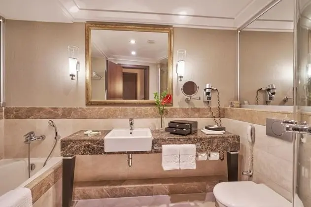 Superior Connection Room