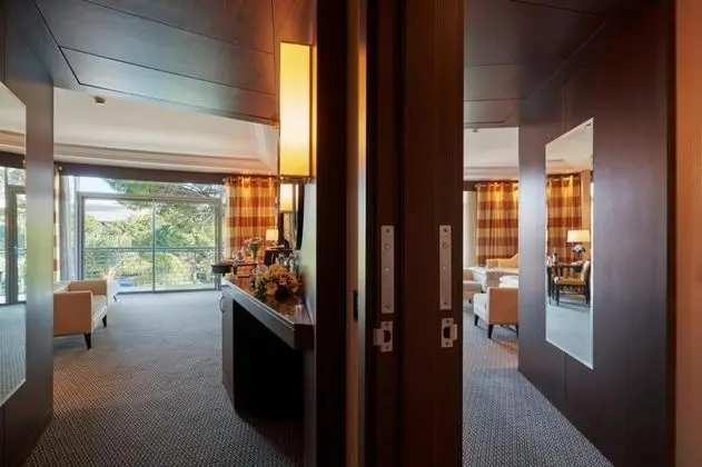 Superior Connection Room