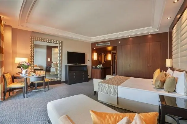 Superior Connection Room