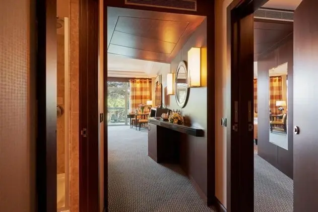 Superior Connection Room