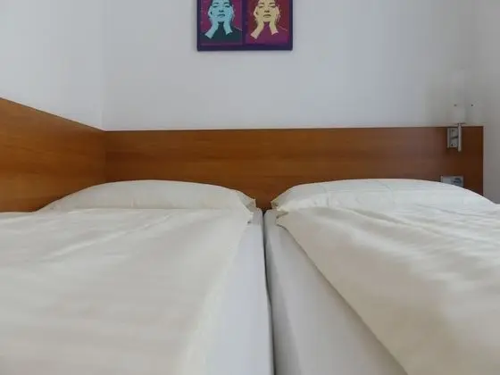 Üç Kişilik Oda