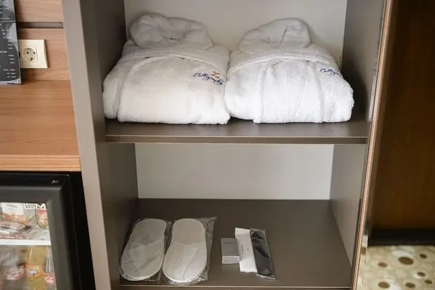 Standard Tek Büyük Yataklı Oda