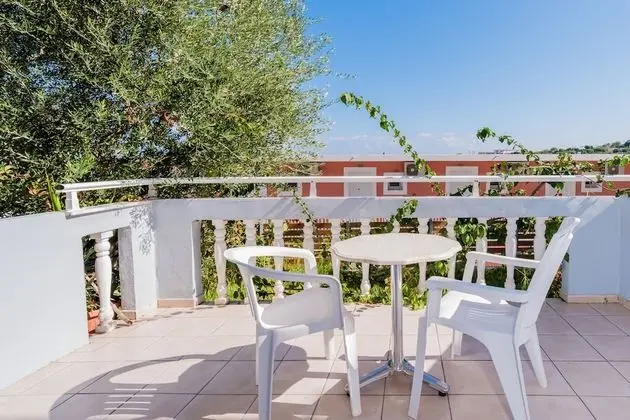 Stüdyo, Bahçe Manzaralı