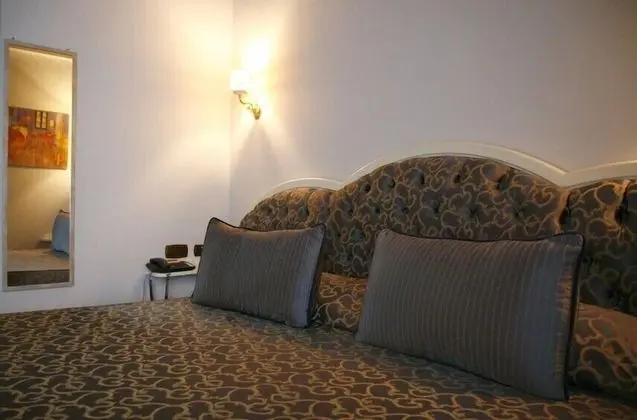 Büyük Yataklı Tek Kişilik Oda