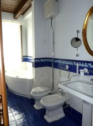 Büyük Yataklı Tek Kişilik Oda