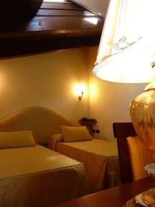 Classic Tek Büyük Yataklı Oda