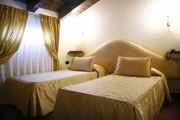 Classic Tek Büyük Yataklı Oda