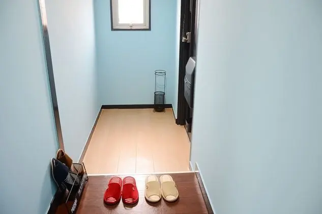402