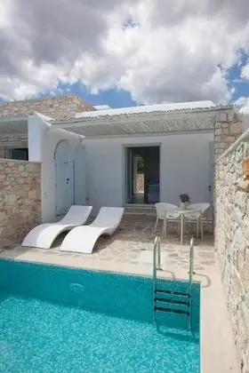 Laurel luxurious Sea View Room with Private Swimming Pool