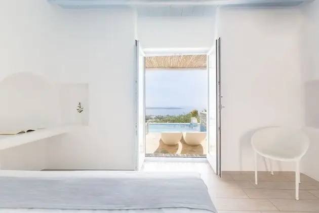 Laurel luxurious Sea View Room with Private Swimming Pool