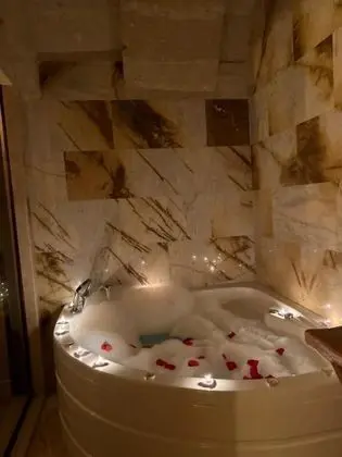 Deluxe Jakuzili Suite, , Jakuzili