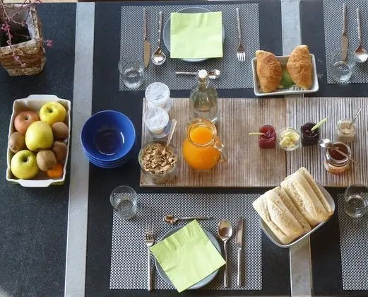 Odada yemek servisi