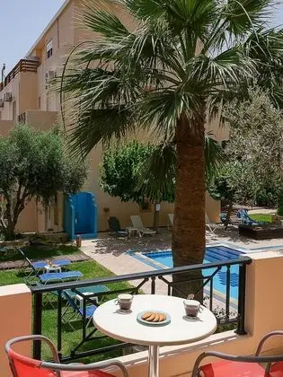 Dört Kişilik Oda, Havuz Manzaralı