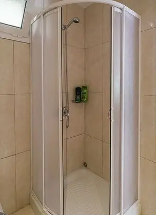 Üç Kişilik Oda, Havuz Manzaralı