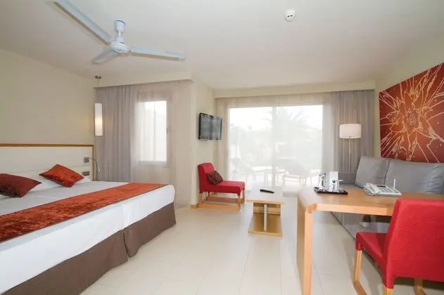 Tek Büyük Yataklı Oda, Balkon, Deniz Manzaralı