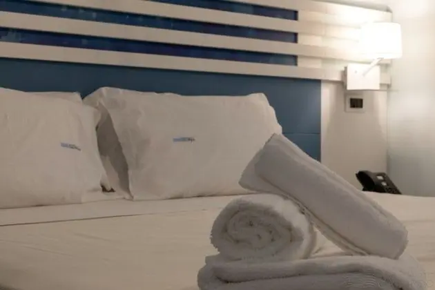 Comfort Tek Büyük veya İki Ayrı Yataklı Oda